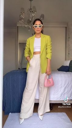 Lime Blazer Outfit, Blazer Verde Lima, Green Blazer Outfit, Blazer Verde, Trendy Work Outfit, Zara Looks, Look Zara, Colour Combinations Fashion, Verde Lima