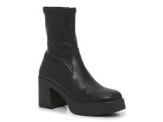 Short Heeled Boots, Steve Madden Black Boots, Birkenstock Styles, Platform Boots Chunky, Black Chunky Heels, Steve Madden Boots, Fashion Aesthetics, Swag Shoes, Athletic Fashion