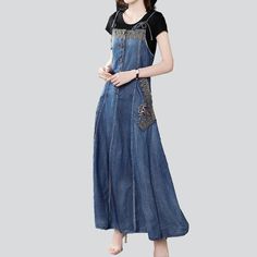 Elevate your vibe with our 2023 Summer Collection sleeveless shape and flare women's denim dress! Crafted from premium quality denim. this urbane-style piece will instantly revamp your wardrobe. allowing you to make a statement wherever you go.Why You'll Fall In LoveTextured for the vogue-forward trendsetter. this denim dress is a must-have for the season. With its intricate embroidery and flared silhouette. it will flatter your figure and make you stand out from the crowd. Its bold hues and exq A-line Denim Dress With Pockets, Sleeveless Denim Midi Dress With Pockets, Casual Sleeveless Dark Wash Midi Dress, Trendy Sleeveless Washed Blue Denim Dress, Trendy Sleeveless Dark Wash Dress, Sleeveless Dark Wash Summer Midi Dress, A-line Denim Dress In Denim Blue, Denim Blue A-line Denim Dress, A-line Denim Blue Denim Dresses