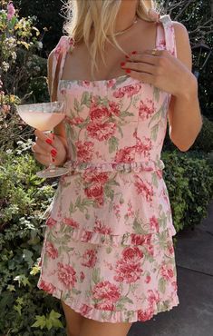 Short Garden Party Dress, Pink Summer Dress Aesthetic, Garden Party Outfit Casual, Short Wedding Guest Dress, Floral Wedding Guest Dress, Short Floral Dresses, Bach Themes, Bridal Shower Guest Outfit, Garden Wedding Dress Guest