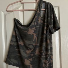 Soft Camo Cold Shoulder T-Shirt With Cutout Camouflage Short Sleeve Top With Graphic Print, Camouflage Graphic Print Short Sleeve Top, Camouflage Crew Neck Graphic Tee, Casual Camouflage Crew Neck Top, Trendy Camouflage T-shirt For Summer, Trendy Camouflage Crew Neck T-shirt, Casual Camouflage Short Sleeve Tops, Camo Tee, Green Camo