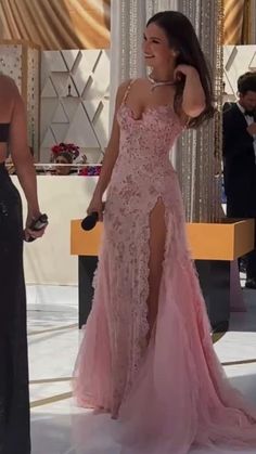 Pink Long Prom Dresses, Prom Dresses Long Pink, Prom Inspo, Prom Queen, Looks Party, Prom Dress Inspiration, Queen Dress, Cute Prom Dresses, Long Prom Dresses