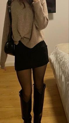 Flirty Fall Outfits, Black Skirt Winter, Mini Skirt Winter Outfit, Mini Skirt Outfit Fall, Black Skirt Outfit Fall, Skirt Boots Outfit, Black Skirt Outfit Winter, Mini Skirt Fall Outfit, Mini Skirt Outfit Winter