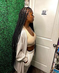 Small Knotless Braids Black Women, Small Medium Knotless Braids Long, Small Knotless Box Braids Long Curls, Smeduim Knotless Box Braids, Small Extended Knotless Braids, Cute Long Knotless Braids With Color, Black Knotless, Knotless Braids Edges, Long Small Braids