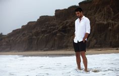 Beach Fashion Shoot, Mens Beach Style, Beach Outfit Men, Preppy Mens Fashion, Man Photography, Mens Fashion Fall