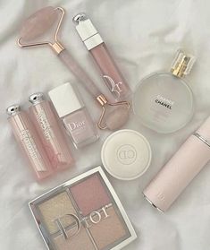 Trucco Glam, Rosa Make-up, Dior Lip Glow, Pink Lifestyle, Favorite Makeup Products, Chanel Beauty