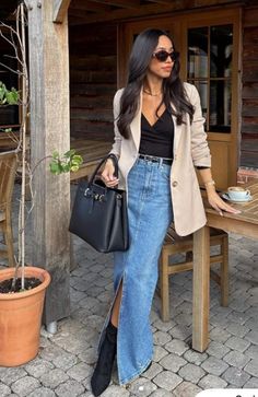 Denim Maxi Skirt Outfit, Transitional Dressing, Chic Business Casual, Brunch Fashion, Denim Skirt Outfits, Olivia Miller, Maxi Skirt Outfits, Trendy Skirts, Fall Outfit Ideas