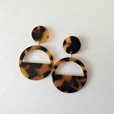 "Tortoise shell earrings, Tortoise earrings, acrylic earrings, resin earrings, acetate earrings, statement earrings, laser cut jewelry, summer earrings, modern earrings, circle earrings, geometric earrings, dangle earrings, christmas gift, gift for her A pair of LARGE tortoise shell circle earrings with 15mm tortoise shell black / tortoise stud top. They are beautiful statement earrings and very lightweight, so you can wear these beauties all day (and night!) long. FashionJewelryCats trendy jewe Trendy Tortoiseshell Drop Earrings, Red Coral Earrings, Black Tortoise, Earrings Circle, Laser Cut Jewelry, Earrings Acrylic, Jewelry Summer, Earrings Resin, Summer Earrings