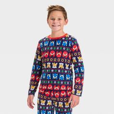 Combine winter fun with Sonic-inspired style by dressing your kid in the Sonic the Hedgehog 2-Piece Cozy Pajama Set and Socks. This navy blue pajama set includes a long-sleeve sleep shirt, a pair of full-length pajama pants and matching red and blue socks for a complete look. The top and bottom feature contrasting trim and are covered with rows showcasing graphics of Sonic, Knuckles and Tails, along with snowflakes, poinsettias and rings. Made from soft fabric, the pieces are warm and comfortabl Sonic Knuckles And Tails, Knuckles And Tails, Blue Pajama Set, Sonic Knuckles, Navy Blue Pajamas, Cozy Pajamas, Blue Socks, Contrasting Trim, Pajama Pant