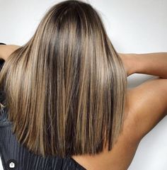 Partial Highlights Shoulder Length, Short Straight Hair Highlights, Caramel Highlights On Short Hair, Caramel Balayage Straight Hair, Straight Hair Highlights, Winter Hair Colors, Brown Hair Inspo, Brunette Hair With Highlights, Gorgeous Hair Color