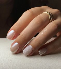 Bridesmaid Manicure Ideas, Short Squoval Gel Nails, Pink And Champagne Nails, Perle Nails, Short Bridal Nails, Nails Coffin Short, Gold Acrylic Nails, Nails Classy