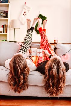 Best Friend Pajama Photoshoot, Pijamas Photoshoot Ideas, Sister Christmas Photoshoot, Holiday Photoshoot Ideas, Pj Photoshoot, Pajama Photoshoot, Cousin Photoshoot, Pajamas Photoshoot, Photoshoot Ideas Winter