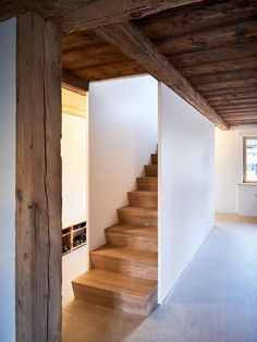 Umbau Bauernhaus WerdstrasseWinterthur – Interior Staircase, Casa Country, Wood Stairs, Interior Stairs, Stone Houses, Barn House, Ceiling Design, House Inspiration, Architecture Details