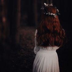 Red Hair Princess, Witcher Oc, Medieval Woman, Ren Fair, Fantasy Love, Dark Red Hair, Fairy Aesthetic, Girls With Red Hair