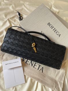 Bottega Veneta Andiamo, Airport Travel Outfits, My Style Bags, Arabian Women, Airport Travel, Bag Obsession, Divine Design, Fancy Bags, Jewel Box