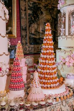 there are many cakes and cupcakes on the table in front of each other