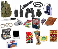 Twd Supplies, Doomsday Prepping Aesthetic, Zombie Apocalypse Survival Kit, Zombie Apocalypse Supplies, Zombie Apocalypse Bag Items, Twd Dr Bag, Zombie Apocalypse Items, Dirtbag Aesthetic Outfits, Apocalypse Essentials