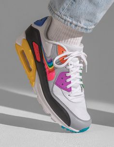 Heres How The Nike BETRUE Campaign Has Positively Impacted The LGBT Community Outfit Nike, Nike Kicks, Sneaker Nike, Sneaker Outfits, Nike Outfit, Nike Benassi, Outfit Street, Air Max 720, Streetwear Mode