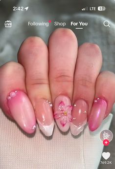 Gel X Nail Ideas Almond, Pink Summer Nail Ideas, Birthday Nails Summer, Aura Nails With Flowers, Hawaii Nails Ideas Hawaiian Flowers, Y2k Hawaiian Nails, Hibiscus Flower Nails Y2k, Y2k Floral Nails