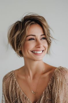 Pixie Bob Hybrid with Shattered Layers Jaw Length Bob With Undercut, Pixy Bob Haircut, Short Stacked Layered Bob Haircut Over 50, Jennifer Lawrence Short Hair Pixie, Best Bobs For Thick Hair, Short Shattered Bob, Trend Short Hair Styles 2024, Women Short Hair With Bangs, Jaw Length Layered Bob