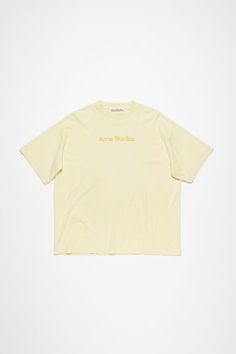 Logo Cotton Tops With Relaxed Fit, Cotton T-shirt With Logo And Relaxed Fit, Yellow Cotton Top With Embroidered Logo, Basic Relaxed Fit T-shirt With Logo, Relaxed Fit T-shirt With Embroidered Logo For Summer, Basic Relaxed Fit Logo T-shirt, Relaxed Fit Cotton T-shirt With Logo, Organic Cotton Logo Print T-shirt For Streetwear, Organic Cotton T-shirt With Logo For Streetwear