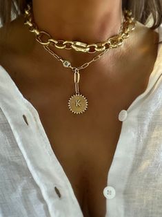 Modern Gold Jewelry, Snake Pendant, Charm Necklaces, Medallion Necklace, Trendy Necklaces, Dream Jewelry, Jewelry Inspo