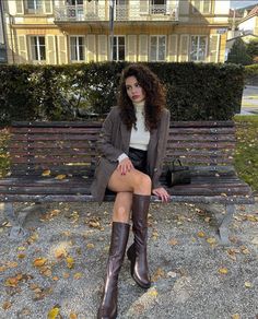 fall outfit leather brown knee high boot mini skirt  pc: maevabuono  #falloutfit #fallstyle #classystyle #leatherboot #kneehigh Leather Skirt Fall Outfit, High Boots Outfit Winter, Riding Boot Outfits, Knee Boots Outfit, Brown Leather Riding Boots