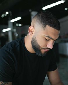 Black Man Haircut Fade, Black Men Beard Styles, Fade Haircut Styles, Beard Cuts, Short Fade Haircut, Waves Haircut, Low Fade Haircut, Black Men Beards, Beard Game