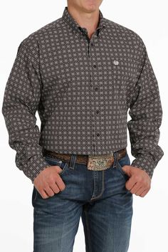 Check out this sharp new style from Cinch! This brown geo print button up features an easy to match print throughout, one open pocket design with a small embroidered Cinch logo, and a classic fit for a full width through the body. Most men size down one size from their other shirt brands. 100% Cotton. The Cinch, Western Store, Cowgirl Western, Button Up Long Sleeve, Stylish Shirt, Geo Print, Western Shirt, Western Shirts, Western Outfits