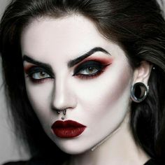 Beatriz Mariano, Goth Makeup Looks, Goth Eye Makeup, Lips Black, Cute Eyeshadow Looks