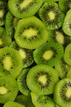 the kiwi is cut in half and ready to be eaten