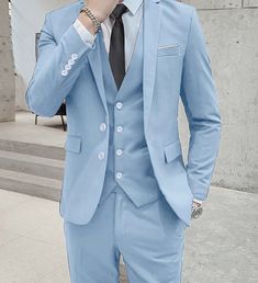 Sky Blue Mens Suit, Prom Suits For Men Light Blue, Light Blue Wedding Tux Groom, Light Blue Quince Chambelanes, Light Blue Tux Prom, Light Blue Tuxedo Prom, Baby Blue Suits For Men Wedding, Baby Blue Chambelanes Outfits, Blue Tuxedo Prom