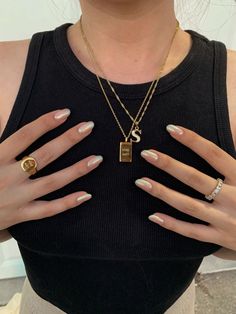 Nails Doughnut Glaze, Hailey Bieber Doughnut Nails, Glazed Doughnut Nails Hailey, Colored Glazed Nails, Nail And Jewelry Aesthetic, Hailey Bieber Christmas Nails, Hailey Beiber Nails Trend Square, Gold Hailey Bieber Nails, Pearl Nails Gold