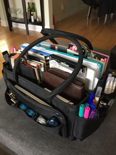 Organized Bags And Purses, Work Bag Aesthetic, Planner Bag, Stationary Bag, Inside My Bag, Mobile Office, Handbag Essentials, What In My Bag, Study Motivation Inspiration