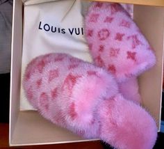 Lv Slippers, Nike Shoes Women Fashion, Louis Vuitton Shoes Sneakers, Fluffy Shoes, Cute Slides, Shoes Slides, Heating Pads, White Nike Shoes, Fluffy Slippers