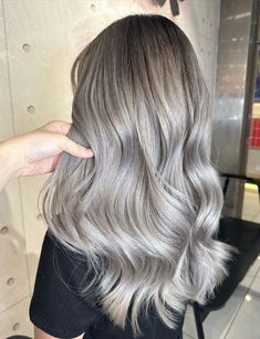 Discover Exciting Gray Hair Dye Trends and Vibrant Color Options Highlight Brunette, Balayage Hair Styles, Warm Brown Hair Color, Brown Balayage Hair, Balayage Hair Ideas, Cool Brown Hair, Warm Brown Hair