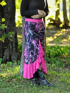 Long Maxi Skirt. I would make this with reg. camo then put the pick ruffle on it. Muddy Girl Camo Wedding, Modesty Journey, Camo Lingerie, Camo Prom, Camo Life, Camo Wedding Dresses, Muddy Girl Camo, Camo Stuff, Girl Camo