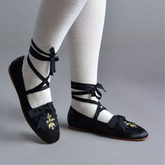 Bring your Regency dreams to life with the perfect pair of delicate dancing slippers. The Penelope slippers offer beauty, comfort, and versatility with so many color pairings, ways to wear the ribbons, and a soft yet durable construction. These slip-on shoes are accurate for c. 1800 - 1830. They feature a beautiful satin upper embroidered with a historical design on the vamp, complete with spangles. The edges are bound in petersham, with matching optional ankle ribbons and vamp bow which is easi Regency Slippers, Helena Costume, American Duchess Shoes, Regency Shoes, Black Regency, Asoiaf Fashion, Regency Dresses, Historical Recipes, Costume College