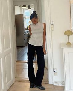 Chic Black Tank Top, Chic Black Knit Top, Aritzia Spring 2024, Casual Corporate Outfits, Aesthetic Jasmine, Jasmin Tookes, Jasmine Tookes, Sofia Richie, Corporate Outfits