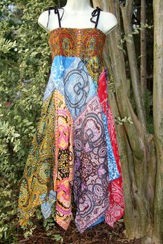 Fair Trade Bandana Dress | Flickr - Photo Sharing! Recycle Wedding Dress, Bandana Crafts, Bandana Dress, Stil Boho, Estilo Hippie, Trendy Crochet, Recycle Clothes, Upcycle Clothes, Sewing Clothes