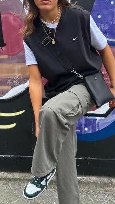 Looks Hip Hop, Skandinavian Fashion, Tomboy Style Outfits, Going Viral, Looks Street Style, Streetwear Fashion Women, Mode Inspo, Looks Chic, Tomboy Fashion