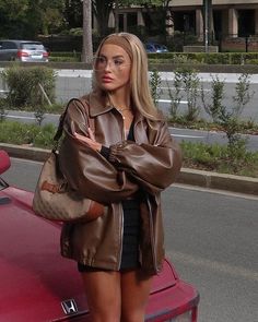 leather bomber jacket, bomber jacket, christmas wishlist, christmas gift ideas, brown bomber jacket, fall outfit inspo 2023, moto biker coat, oversized jacket, amazon finds 2023, amazon deals, black friday deals, christmas wishlist, christmas list ideas, christmas gift ideas, it girl outfit, capsule gardrobe, photo ideas, pic ideas, oversized dad jacket Downtown Outfits, Leather Jacket Outfits, Mode Inspo, Brown Leather Jacket, Outfit Inspo Fall, Looks Style, Outfits Casuales, Cute Casual Outfits