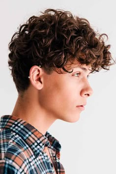 Curly Hairstyles For Boys, Young Mens Hairstyles, Hairstyles For Teenage Guys, Tan Skin Blonde Hair, Hair Boy