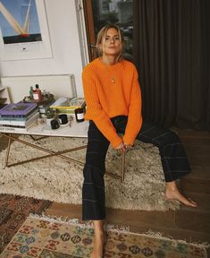 Fashion Me Now, Birkenstock Outfit, Orange Sweater, Elegante Casual, Fashion People, Fashion Weeks