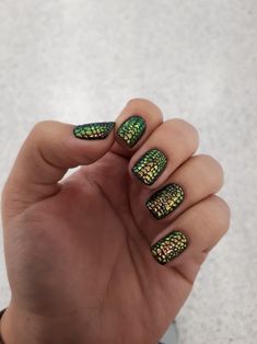 Dragon Scales Nail Art, Dragon Nails Designs Short, Dragon Scale Nail Art, Short Dragon Nails, Dragon Egg Nails, Short Black And Green Nails, Hand Painted Nail Art Creative, Dragon Scales Nails, Green Dragon Nails