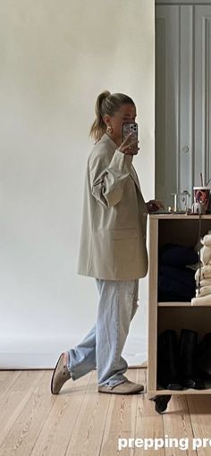 Casual Work Aesthetic, Midsize Minimalist, Aritzia Outfit Ideas, Charcoal Shirt Outfit, Scandi Office Outfit, Beige Pilates Aesthetic, Professional Trendy Outfits, Office Outfits Women With Sneakers, Scandi Style Summer Outfit