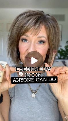 Every Day Eyeshadow Looks, Aging Eye Makeup, Over 50 Eyeshadow, How To Wear Eyeshadow, Navy Blue Eyeshadow, Simple Eyeshadow Looks, Natural Eyeshadow Looks, Everyday Eyeshadow