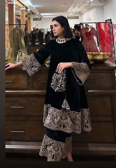 Garara Kurti Design Wedding, Short Kurta And Sharara, Umbrella Plazzo With Short Kurti, Velvet Garara Design, Velvet Dress Ideas Pakistani, Pakistani New Dresses Style, Black Garara Suit Pakistani, Velvet Kurta Pakistani, Simple Garara Design