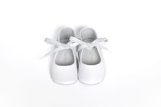 "Baby girl mary jane shoes are the most adorable addition to zour baby girl's wardrobe. These shoes are made of soft genuine leather in white colour. With soft leather lining and  leather insoles they are a pure pleasure for little feet to snuggle in. Bow ties add to cuteness and non slip suede soles to the safety of little steps.  These baby shoes are made for for baby's special or everyday occasions. They are a perfect choice when you want to dress up your baby for a birthday, baptism or photo Leather Mary Jane Shoes, Girl Baptism, White Dress Shoes, Baptism Girl, Crib Shoes