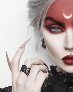 Goth Make Up, Memento Mori Ring, Halloweenský Makeup, Sands Of Time, Witch Makeup, Falling Stars, Foto Tips, Halloween Makeup Looks